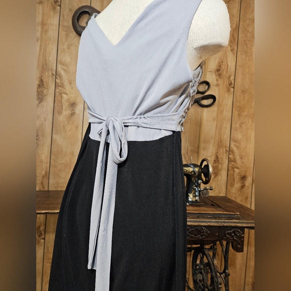 Knee-length Formal Dress - Picture 4 of 11